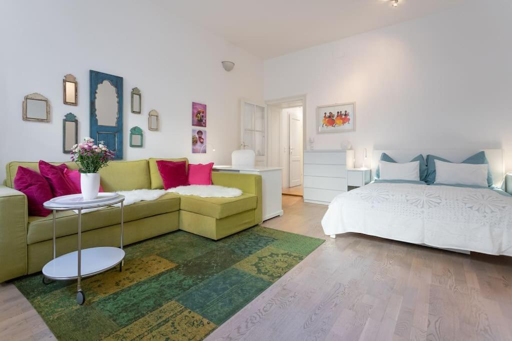 Danube Art Apartment *
